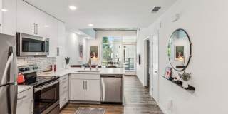 Link Apartments Four12 Gallery 4