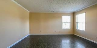 Near Local Shops and Restaurants Gallery 7