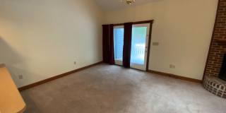 Room in 3 Bedroom Home at Grove Ave Gallery 11