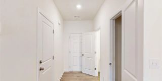 Beautiful 3BR/2.5BA Townhouse located in Kellerton Place Gallery 10