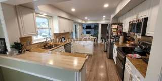 4 Bed/3.5 Bath, 3306 Sqft - 10074 E Lake Dr. Gallery 13