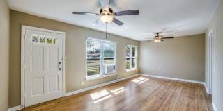 CHARMING MID-CENTURY HOME IN DELLVIEW Gallery 10