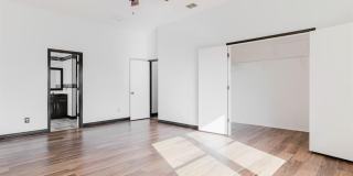 1733 Elm Street Gallery 20