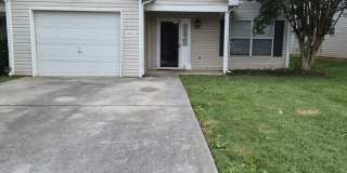 West Knoxville 37934 - 3 bedroom, 2.5 bath with a sunroom and 1-car garage - Call Lisa Vineyard 865-216-9334 Gallery 1