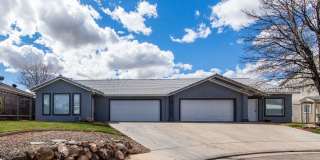 Great Three Bedroom Duplex  w/ 2 Car Garage! Gallery 1