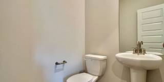5 Bed, 3.5 Bath Home w/ 2 Car Garage in Harvest Point Gallery 14