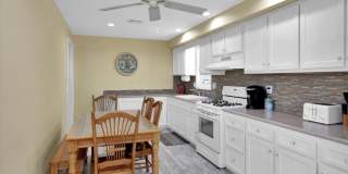 222 Hiering Avenue Gallery 8