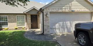 945 Oak Crossing Gallery 1