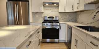 Updated Top Floor 2 Bedroom/1 Bathroom Apartment Gallery 1