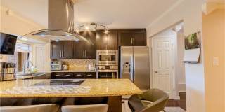 Beautifully renovated courtyard townhome in the heart of Corpus Christi Gallery 21