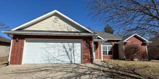 3 Bedroom Home available w/fenced yard Gallery 5