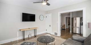 Beautifully Fully-Furnished Duplex in Old Town Gallery 9