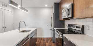 Graduate Pointe Gallery 128