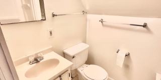 Spacious 6 bedroom 3.5 bath Tudor Townhouse w/Deck close to Georgetown University & Hospital Gallery 38