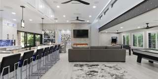 300 E Lacy Lane Gallery 10