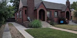 AWESOME 2-BDRM VICTORIAN DUPLEX HOME WITH 2-CAR GARAGE & CENTRAL A/C! Gallery 1