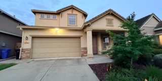 Bright & Spacious 4BD/3BA Home with Downstairs Bed/Bath in Elk Grove Gallery 1