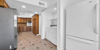 6 Bedrooms, 3 Bath,  Pool CLOSE TO ASU (Rural & Broadway) Gallery 23