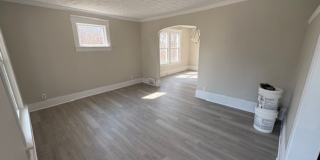 Truly Updated 2-Bedroom Rental Near North Akron Conveniences Gallery 3