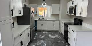 10 bedrooms 7 bathrooms- 5 master bedrooms total! Gallery 1