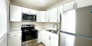 4424 Bellevue Newly Renovated Apartments with All Appliances Included! Gallery 4
