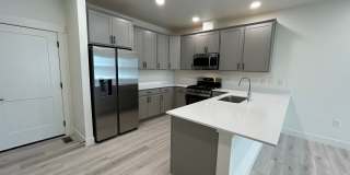 Stylish New Home Surrounded by Greenbelts and Outdoor Recreation Gallery 5