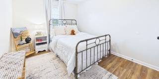Beautiful 3 bd/ 2.5 house with Renovated Kitchen Gallery 23