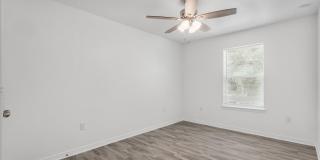 Spacious 4-Bedroom Townhome Gallery 13