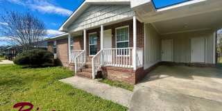 3-bedroom home with spacious yard for rent now! Gallery 4