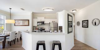 Grandeville at River Place Gallery 18