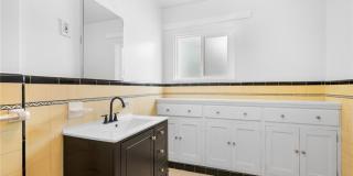 713 W Dryden Gallery 13