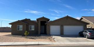 5 BEDROOM HOME! Gallery 1