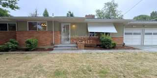Spacious 4-Bedroom Home in Gresham w/ Large Yard & 2-Car Garage Gallery 1