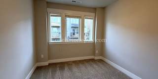 Charming 3 Bed, 2 Bath Townhome with Garage in Beautiful Sandy Gallery 15