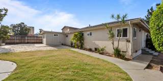 Dual kitchens & living rooms - steps to SDSU! Gallery 1