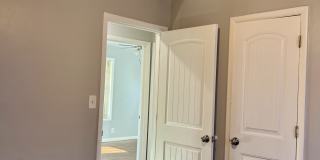 107 N Gillette Ave Gallery 18