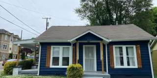 Cozy Cottage in Waverly Belmont Neighborhood, Minutes to Belmont, 12th South and Wedgewood Houston with Fenced Yard, Pet Friendly Gallery 1