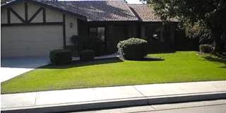 Cozy 3BD/2BA Home in Bakersfield's 93308 — Fireplace & Pets Welcome! Gallery 1