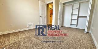 Beautiful 4 bedroom 3 bath house - attached garage Gallery 16