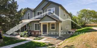 Spacious Townhouse with Gas Fireplace and 2-Car Garage! Gallery 1