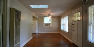 Funky East Side 2 Bedroom Gallery 3