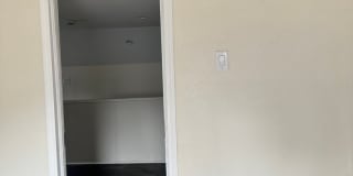 1122 E Dunkin Street Gallery 8