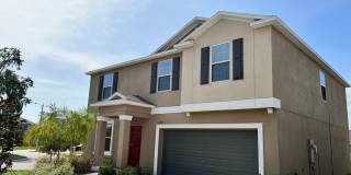 Spacious 4BR House in Riverview Gallery 1