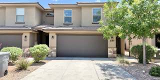 Town home in Little Valley Area. End Unit!! Gallery 1