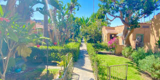 5225 De Longpre Ave. Gallery 7