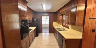 3 Bedroom, 2 Bathroom Brick Home Gallery 5