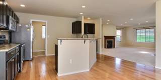 Open Floor Plan Home!  3 Bedroom, 2.5 bath with Loft Gallery 7