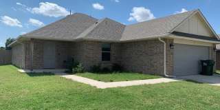 Very Nice 4 Bedroom 2 Bath Home in Yukon Schools Gallery 1