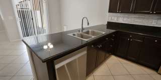 4 Bedroom, 3 Den West Side Home Gallery 14