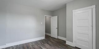 50 E TULPEHOCKEN Street Gallery 15